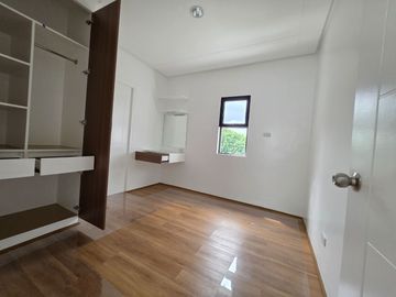 4BR HOUSE IN PACIFIC PARKPLACE NEAR SM DASMA