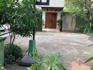 FOR SALE !RUMAH MODERN TROPICAL DALAM KOMPLEK POSISI HOEK DUA KAVLING JADI SATU PERMATA HIJAU JAKARTA SELATAN
