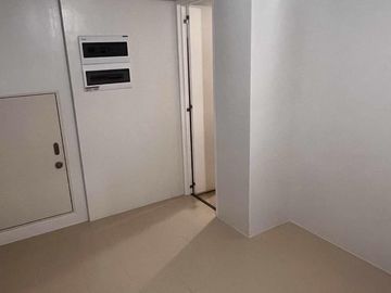 For Sale : Below Market Value 3 Bedroom Unit with Balcony in Callisto Tower 1 Circuit Makati
