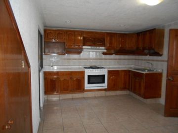 Casa en RENTA en Jardines de la Hacienda, ideal para familia grande u oficina