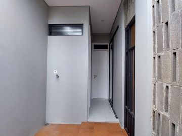 Rumah Dijual Bintaro Discovery SHM Hadap Selatan Full Furnished RR-18647