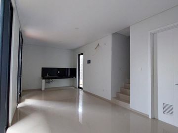 Rumah Dijual Bintaro Discovery SHM Hadap Selatan Full Furnished RR-18647
