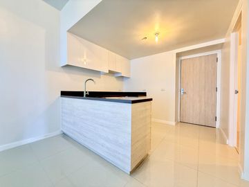 Brand New 2BR Condo for rent in Mandani Bay with parking Mandaue City Cebu