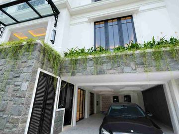 JUAL RUMAH BRAND NEW MEWAH
PANGLIMA POLIM KEBAYORAN BARU JAKSEL ADA SWIMMING POOL DAN LIFT