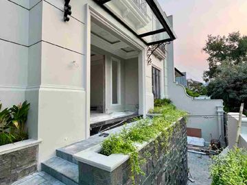 JUAL RUMAH BRAND NEW MEWAH
PANGLIMA POLIM KEBAYORAN BARU JAKSEL ADA SWIMMING POOL DAN LIFT