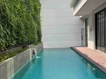 JUAL RUMAH BRAND NEW MEWAH
PANGLIMA POLIM KEBAYORAN BARU JAKSEL ADA SWIMMING POOL DAN LIFT