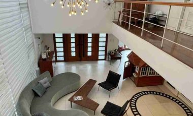 House for Sale in White Plains QC 5 bedrooms 6 car garage