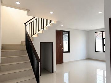 Rumah Baru Renov Total Siap Huni di Setra Duta Grande