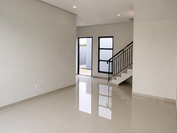 Rumah Baru Renov Total Siap Huni di Setra Duta Grande