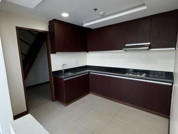 225.08 sqm Bi-Level Penthouse for Sale | ₱65.27M Gross | The Stratosphere Makati | High Ceiling | Wrap-Around Balcony
