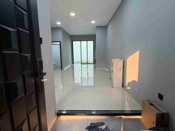 Wilson Rumah baru modern 2 lantai di banjar wijaya