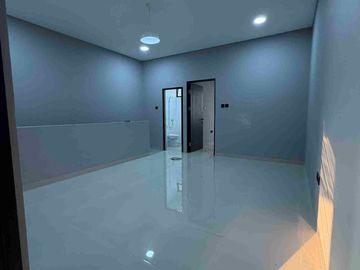 Wilson Rumah baru modern 2 lantai di banjar wijaya