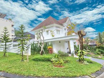 Jual Rumah Mewah Dengan Kolam Renang di Sentul City.