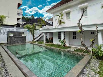 Jual Rumah Mewah Dengan Kolam Renang di Sentul City.