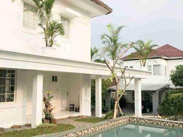 Jual Rumah Mewah Dengan Kolam Renang di Sentul City.