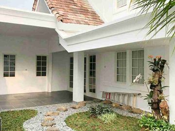 Jual Rumah Mewah Dengan Kolam Renang di Sentul City.