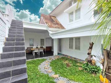 Jual Rumah Mewah Dengan Kolam Renang di Sentul City.