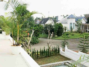 Jual Rumah Mewah Dengan Kolam Renang di Sentul City.