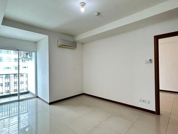 Condominium Green Bay Pluit 2 BR Unfurnished Bebas Dekor Sesukamu