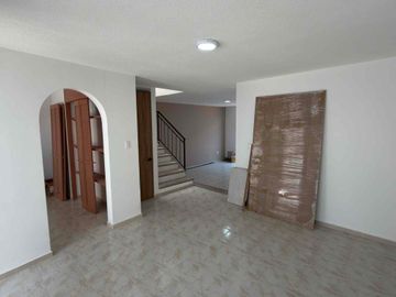 CASA EN VENTA EN LA FELIX IRETA REMODELADA