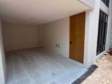 CASA EN VENTA EN LA FELIX IRETA REMODELADA
