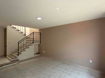 CASA EN VENTA EN LA FELIX IRETA REMODELADA
