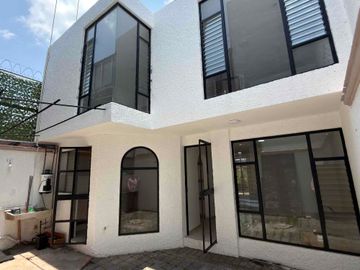 CASA EN VENTA EN LA FELIX IRETA REMODELADA