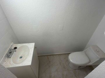 CASA EN VENTA EN LA FELIX IRETA REMODELADA