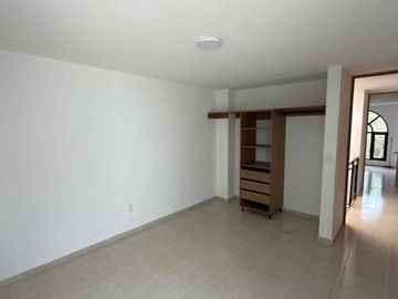 CASA EN VENTA EN LA FELIX IRETA REMODELADA