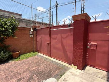 CASA EN VENTA EN LA FELIX IRETA REMODELADA