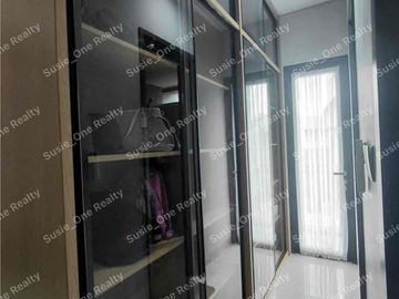 *Rumah Baru di Summarecon Bandung Cluster Genova Full Furnished & Full Renovasi*


Luas tanah :117m²
Luas bangunan :148m²
Dimensi :9x13
Lebar jalan: 14m
Kamar tidur: 4+1
Kamar mandi: 3+1
Listrik: 3500m²
Air :Artesis Dev
Hadap :Utara
Carport: 2
Furnish:
* 3 AC di kamar atas 
* 1 Waterheater
* 1 Kulkas (2 pintu)
* 1 Kitchen Set (Modena)
* 2 Bed + wardrobe 
* Sofa
* Meja Makan
* Gordyn


HARGA 3,5M
🔽
*TURUN HARGA JADI 3M*
