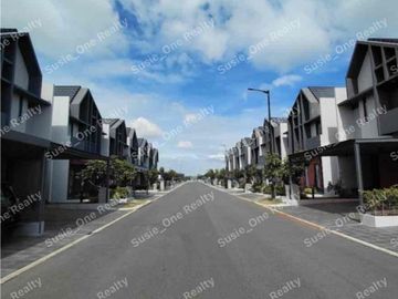 *Rumah Baru di Summarecon Bandung Cluster Genova Full Furnished & Full Renovasi*


Luas tanah :117m²
Luas bangunan :148m²
Dimensi :9x13
Lebar jalan: 14m
Kamar tidur: 4+1
Kamar mandi: 3+1
Listrik: 3500m²
Air :Artesis Dev
Hadap :Utara
Carport: 2
Furnish:
* 3 AC di kamar atas 
* 1 Waterheater
* 1 Kulkas (2 pintu)
* 1 Kitchen Set (Modena)
* 2 Bed + wardrobe 
* Sofa
* Meja Makan
* Gordyn


HARGA 3,5M
🔽
*TURUN HARGA JADI 3M*