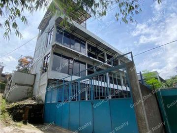 *SUPER HOT SALE*🔥

*Rumah Kos²an Aktif di Jatinangor dekat Kampus UNPAD & ITB, Harga Termurah Hanya Hitung Tanah*

Selling Point :
1. Hanya 2 menit menuju UNPAD ada 2 jalur dari Jalan Cikuda dan dari Fakultas Peternakan UNPAD
2. Hanya 5 menit menuju ITB

- SHM
- Luas tanah 440 m²
- Luas bangunan 172 m²
- Bangunan hunian keluarga
- Bangunan kosan 3 lantai (9 Kamar)
- Bangunan Laundry Perusahan
- Bangunan mushola dan lesehan
- Listrik Ruangan Kel 1.300 Watt
- Listrik Laundry 5.000 Watt
- Listrik Kamar kosan 900 Watt (masing-masing tiap kamar)
- Carport 6 Mobil
- Jalur akses Jalan masuk 2 Mobil 

*HARGA 1,8M (NEGO TIPIS)*