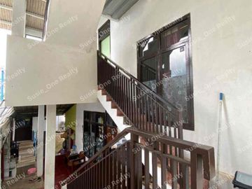 *SUPER HOT SALE*🔥

*Rumah Kos²an Aktif di Jatinangor dekat Kampus UNPAD & ITB, Harga Termurah Hanya Hitung Tanah*

Selling Point :
1. Hanya 2 menit menuju UNPAD ada 2 jalur dari Jalan Cikuda dan dari Fakultas Peternakan UNPAD
2. Hanya 5 menit menuju ITB

- SHM
- Luas tanah 440 m²
- Luas bangunan 172 m²
- Bangunan hunian keluarga
- Bangunan kosan 3 lantai (9 Kamar)
- Bangunan Laundry Perusahan
- Bangunan mushola dan lesehan
- Listrik Ruangan Kel 1.300 Watt
- Listrik Laundry 5.000 Watt
- Listrik Kamar kosan 900 Watt (masing-masing tiap kamar)
- Carport 6 Mobil
- Jalur akses Jalan masuk 2 Mobil 

*HARGA 1,8M (NEGO TIPIS)*