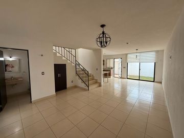 CASA EN RENTA KATANIA RESIDENCIAL LEON GTO ZONA NORTE CERCA DE PUERTA BAJÍO.