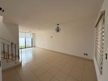 CASA EN RENTA KATANIA RESIDENCIAL LEON GTO ZONA NORTE CERCA DE PUERTA BAJÍO.
