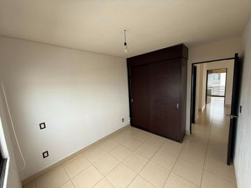 CASA EN RENTA KATANIA RESIDENCIAL LEON GTO ZONA NORTE CERCA DE PUERTA BAJÍO.