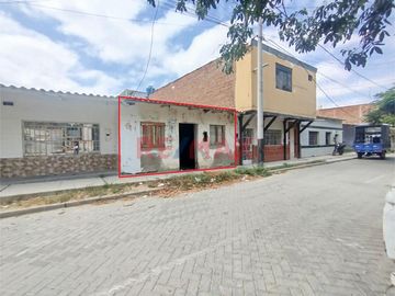 Se Vende Casa Como Terreno En Calle Bolivar Castilla//ID: 1182788