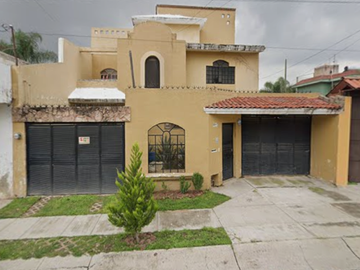 Casa de recuperación bancaria a la venta en Arcos de Guadalupe, Zapopan, Jalisco.