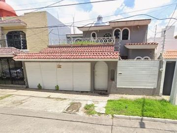 Casa de recuperación bancaria a la venta en Eucalipto Vallarta, Zapopan, Jalisco.