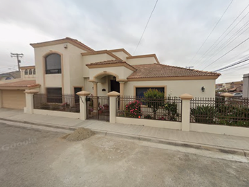 Casa de recuperación bancaria a la venta en Otay Constituyentes, Tijuana, Baja California, México.