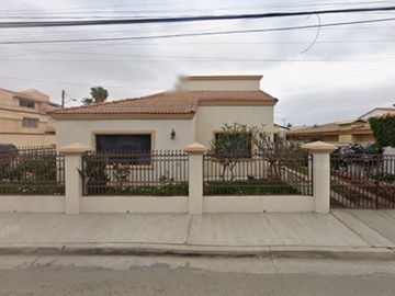 Casa de recuperación bancaria a la venta en Otay Constituyentes, Tijuana, Baja California, México.