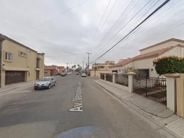 Casa de recuperación bancaria a la venta en Otay Constituyentes, Tijuana, Baja California, México.