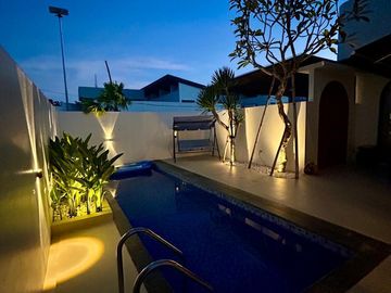 Dijual vila mewah bangunan baru furnished siap huni di Jalan Dharmawangsa Nusa Dua Bali