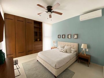Casa en venta 4 recamaras, Residencia en privada, Playa del Carmen, Gran terreno, Casa familiar.