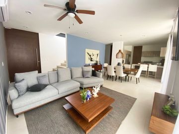 Casa en venta 4 recamaras, Residencia en privada, Playa del Carmen, Gran terreno, Casa familiar.
