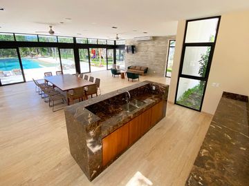 Casa en venta 4 recamaras, Residencia en privada, Playa del Carmen, Gran terreno, Casa familiar.