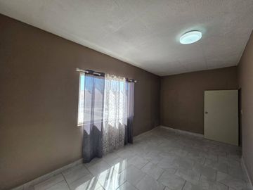 SE VENDE CASA RECIEN REMODELADA EN EL CENTRO DE LA CIUDAD