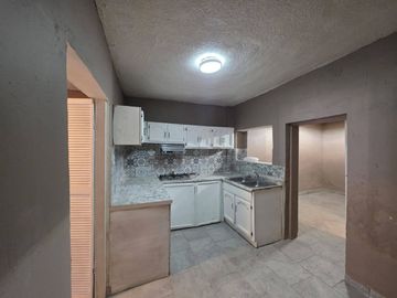 SE VENDE CASA RECIEN REMODELADA EN EL CENTRO DE LA CIUDAD
