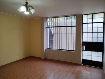 VENTA DE DEPARTAMENTO EN CHACLACAYO 1ER. PISO COCHERA 94 m2 ALT. Colegio Estenos